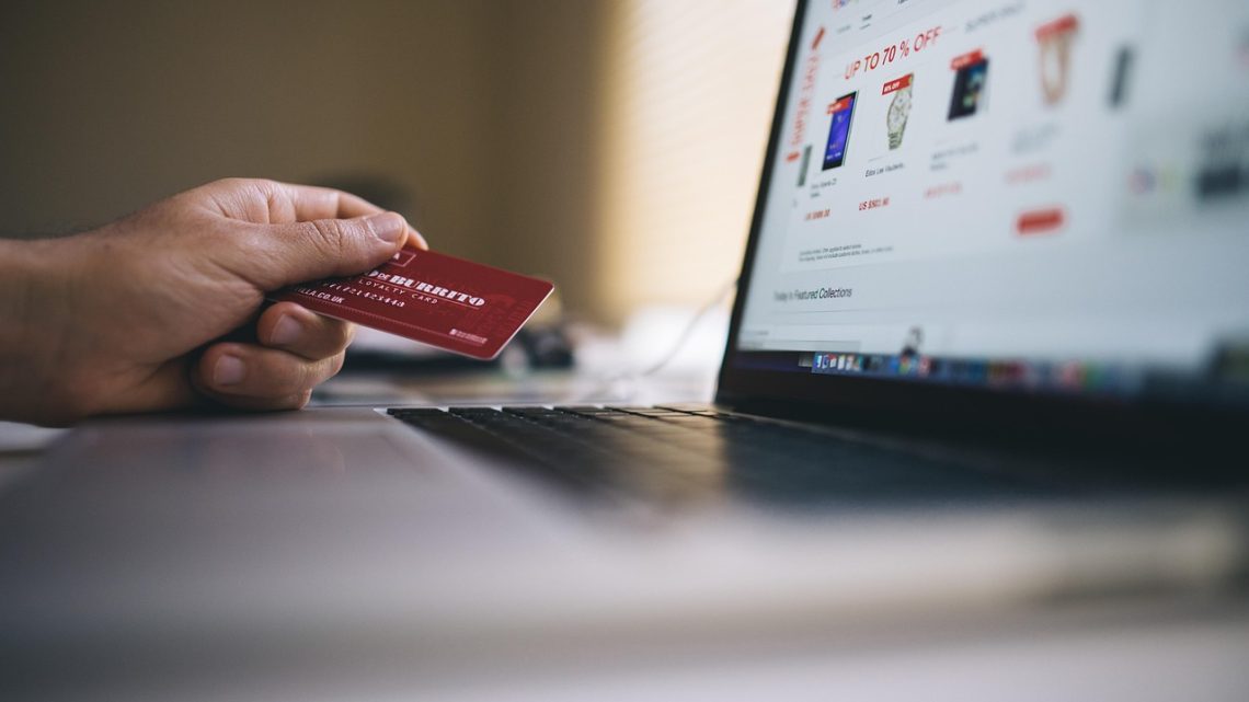 Jualan Online: Marketplace atau Media Sosial? Perbandingan Jujur untuk Pemula